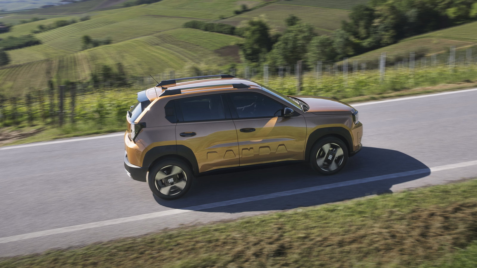 Fiat Grande Panda Hybrid - side, driving